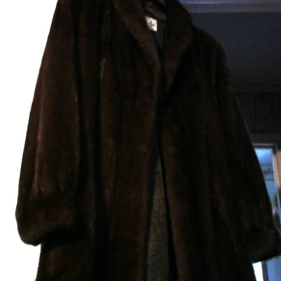 Minks and Furs     "GOTTA GO"  "MAKE ME AN OFFER" - Picture 1 of 5